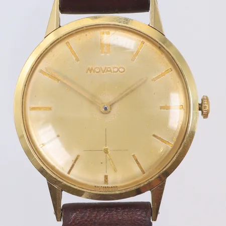 Herrur Movado 14K Ø33mm manuell uppdragning, gravyr, repigt glas, utbytt krona, patinerad urtavla (små fläckar), 1950-tal, trasigt läderband, bruttovitk 30,2g Vikt: 0 g