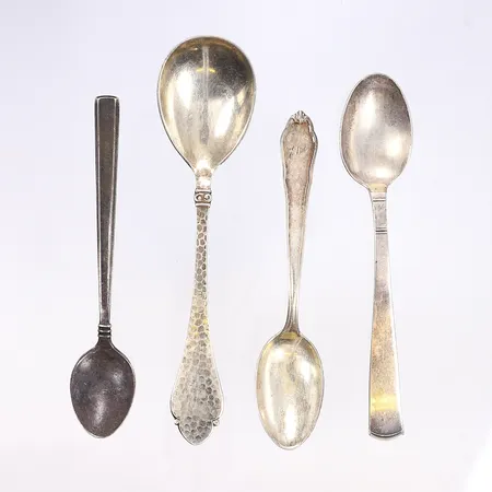 4 skedar olika modeller, silver 830/1000 Vikt: 56,4 g