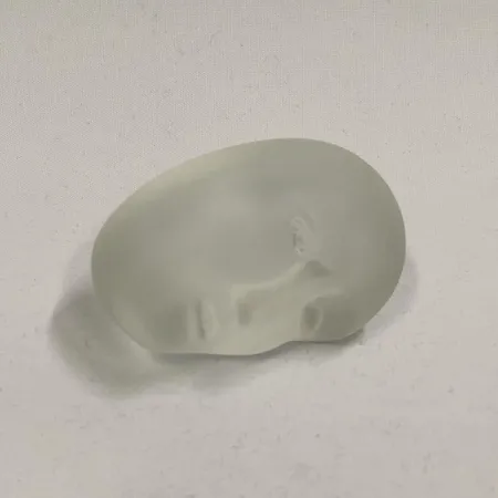Glasskulptur, ur serien Brains, klar frostad glasmassa, Bertil Vallien för Kosta Boda, ca 7,5cm lång, ej signerad, smärre nagg Vikt: 0 g