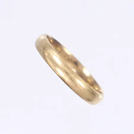 Ring, slät, stl 19½, bredd 3,5mm, gravyr, 18K Vikt: 4 g