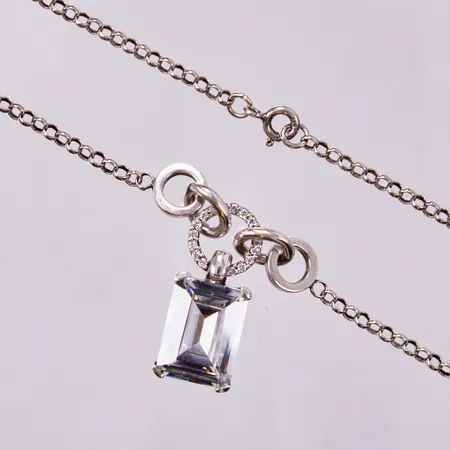 Collier med vita stena, längd: ca 46cm, bredd: ca 3-12mm, 925/1000 silver  Vikt: 16,6 g