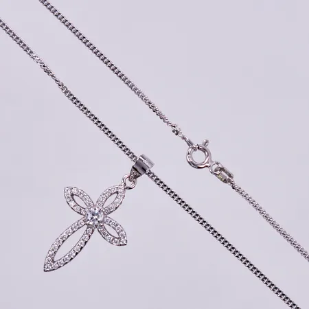 Kedja Pansar, längd ca 44cm, bredd ca 1mm, hänge med vita stenar längd ca 30mm, bredd ca 15mm, silver Vikt: 5,2 g