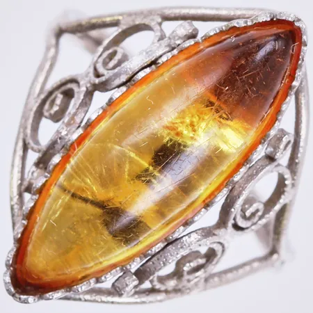 Ring med bärnsten, ostämplad, stl: 19½, silver Vikt: 3,1 g