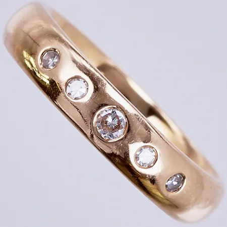Ring med diamanter ca 4x0,01ct, 1x0,04ct, stl: 17, bredd: 4mm, 18K Vikt: 5,2 g