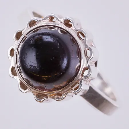Ring med lila sten, stl: 17, bredd: ca 2mm, silver 835/1000, vikt: 3,9g Vikt: 3,9 g