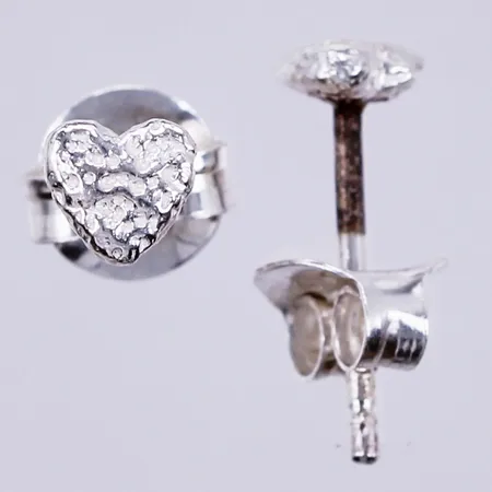 Ett par örhängen hjärtan, Ø ca 4mm, 925/1000, silver Vikt: 0,8 g