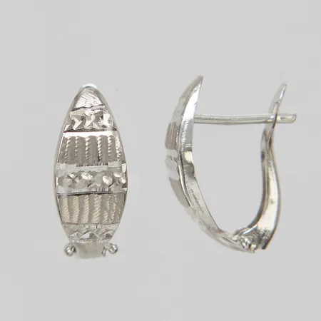 Örhängen, 17x6,5mm, vitguld, 14K. Vikt: 1,4 g