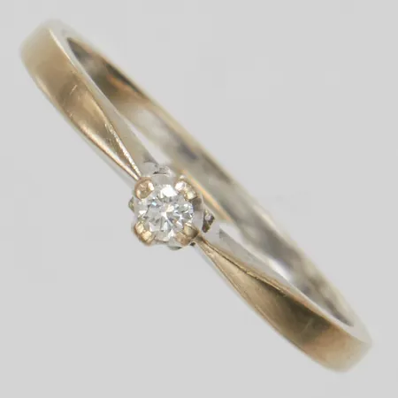 Ring, briljantslipad diamant ca 0,05ct, Ø17½, bredd:1,2-3,2mm, GHA, vitguld, 18K. Vikt: 2,1 g