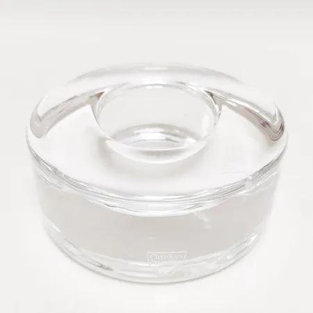 Ljuslykta, Puck, formgiven av Lena Bergström för Orrefors år 1999, Ø87mm, höjd:42mm, kristallglas, etikettmärkt. Vikt: 0 g