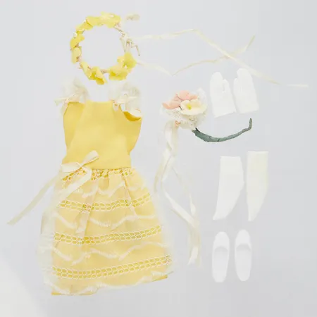 Barbiekläder, #1904 Flower Girl, till Skipper, tillverkad 1964-1965, komplett med klänning, handskar, skor, blomsterkrans och bukett, bruksslitage. Vikt: 0 g