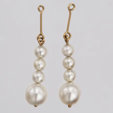 Påhäng för örhängen med odlade sötvattenpärlor, höjd: 33mm, bredd: 1 - 7mm, 18K guld. Vikt: 2 g