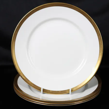 Fyra mattallrikar, "Nobel", formgiven av Karin Björquist, porslin med guldkant, Ø ca 25cm, bruksslitage, repor.  Vikt: 0 g Skickas med postpaket.