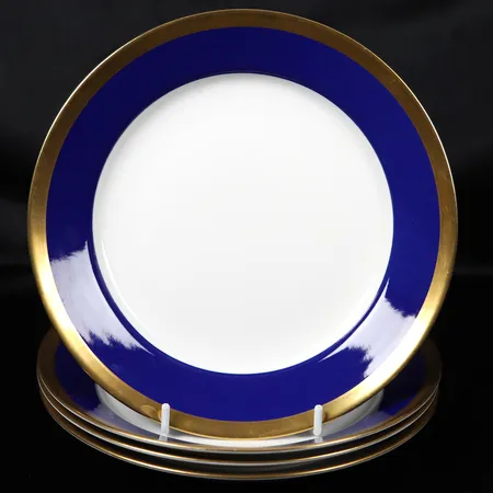 Fyra Tallrikar/assietter, "Nobel", formgiven av Karin Björquist, porslin med blått brätte samt förgylld kant, Ø ca 22cm, bruksslitage, repor.  Vikt: 0 g Skickas med postpaket.