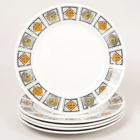 Fem tallrikar, Kathie Winkle, Michelle Pattern, Staffordshire, England, Ø ca 24 cm, slitage, nagg, repor.  Vikt: 0 g Skickas med postpaket.
