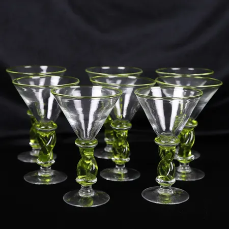 Åtta Cocktailglas, flätad stomme, grönt och klart glas, AM Studio, höjd 16,5cm, smärre slitage.  Vikt: 0 g