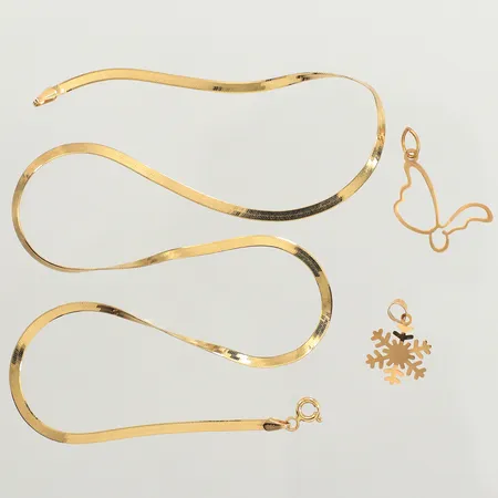 Två hängen. defekta, en kedja, ojämn länk, 40cm, bredd ca 2,2mm, 18K  Vikt: 4,5 g