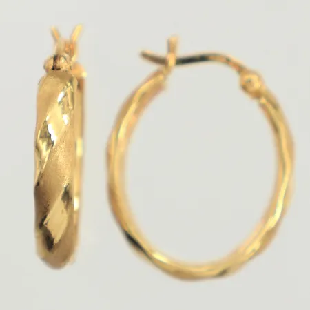 Ett par örhängen, mönsterdekor, längd 20,5mm, bredd 16,7mm, GHA, 18K  Vikt: 1,8 g