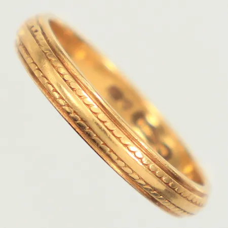Ring, mönsterdekor, stl 17½, bredd 3,4mm, 18K Vikt: 3,1 g