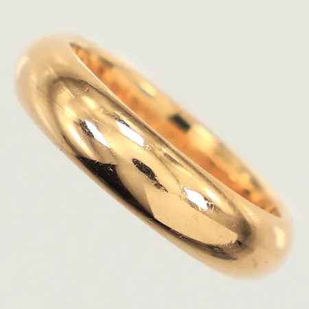 Ring, stl 19¼, bredd 5,5mm, gravyr, 18K  Vikt: 10,3 g
