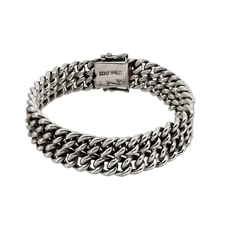 Armband, kraftig modell, silver, längd 19 cm, bredd 14 mm, tjocklek 4,5 mm, tillverkare Victor Janson Guldvaru Ab Lindesberg, fint skick  Vikt: 54,9 g