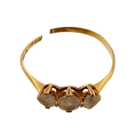 Ring, 18K guld, vita stenar, defekt Vikt: 1,1 g