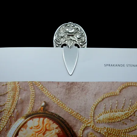 Vintage Bokmärke (bookmark), silver (sterling), blomdekor, USA - S. KIRK & SON, längd 65 mm, bredd 26,5 mm, fint skick Vikt: 10 g