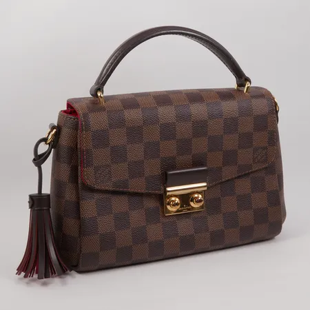 Väska Louis Vuitton Croisette, Damier Ebene canvas, modell: N53000, ca 24 x 17 x 9,5 cm, avtagbar axelrem ca 125cm samt toffstassel, fläck på lockets insida, smuts i skarven vid locket, kvitto Louis Vuitton Stockholm 2023, dustbag, låda.