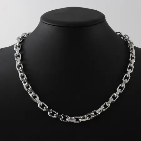 Collier ankarlänk, längd 52 cm, bredd 2.9-7.9 mm, silver 925/1000. Vikt: 107 g