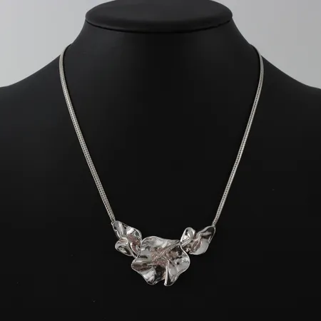 Collier, Ami Inger M Andersson Atelje Klippan, längd 48 cm, bredd 2.9-29 mm, silver. Vikt: 22,2 g