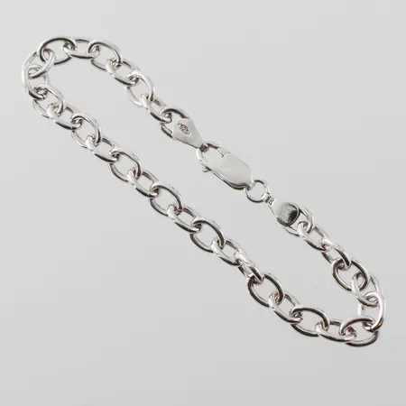 Armband, längd 19,5cm, bredd 6,2mm, silver  Vikt: 11 g