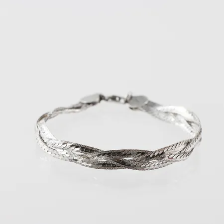 Armband flätat, längd 18cm, bredd ca 7mm, silver Vikt: 7,9 g