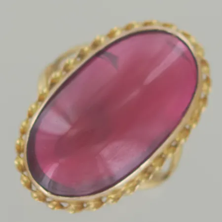 Ring med sten, Ø 17½ mm, höjd  28 mm,bredd 17,4 mm,14k  Vikt: 8,4 g