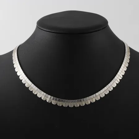 Collier , längd 43cm, bredd 4,5-8,5mm, silver 835/1000 Vikt: 24 g