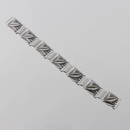 Länk som saknar låset, ca 16cm bredd ca 14,5mm, silver ostämplat  Vikt: 21,9 g