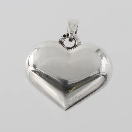 Hänge "Hjärta", höjd utan ögla 17,5mm, bredd 9,3mm, silver 835/1000 Vikt: 4 g