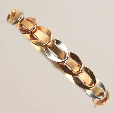 Armring trefärgad öppningsbar, omkrets ca 17cm, bredd 3-9mm, 14K 7,4g Vikt: 7,4 g