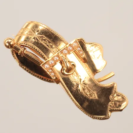 Brosch med pärlor, 45x21 mm, 18K 4,6g Vikt: 4,6 g