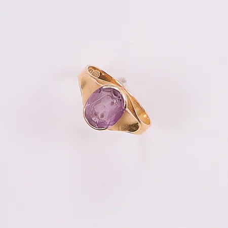 Ring, Ø18¼, bredd:10mm, lila sten, 18K 2,5g.