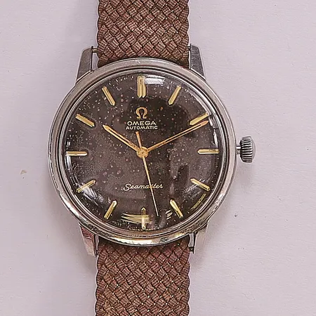 Herrur Omega Seamaster, 34mm, automatisk, refnr:165.002, Cal.552, verknr:20924820, skadad svart/mörkbrun urtavla, band ej original, utbytt krona samt plexiglas.