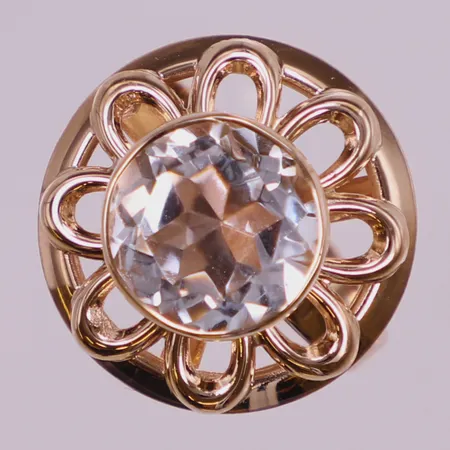 Ring med vit sten, stl 16, bredd 2,2-17,7mm, svensk importstämpel, 18K  Vikt: 4 g