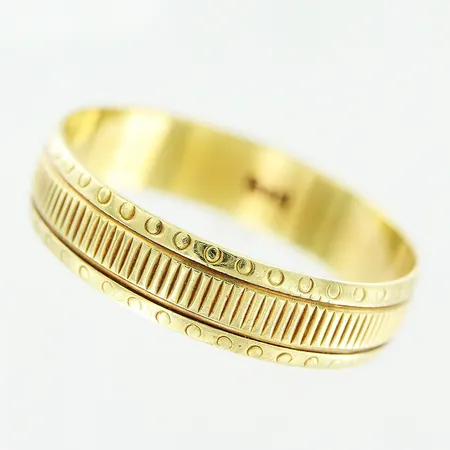 Ring, mönstrad, stl 21¾, bredd 5mm, 14K.  Vikt: 3,1 g
