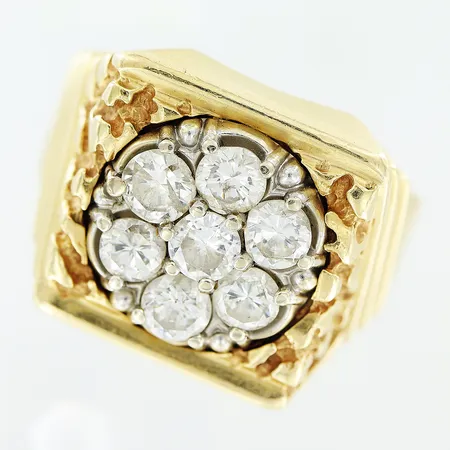 Klackring, diamanter 7 x ca 0,25ct, briljantslipade piqué, stl 22¾, bredd 5-17mm, 14K Vikt: 14 g