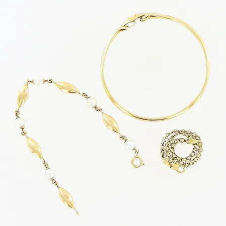 2 armband, 1 armring, defekter, slitage, pärlor, 18K. Bruttovikt: 17,8gram  Vikt: 17,8 g