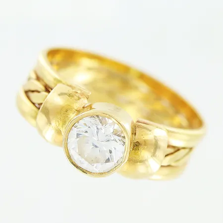 Ring, vit sten, stl 16½, bredd 6mm, mindre defekter, 18K Vikt: 4,1 g