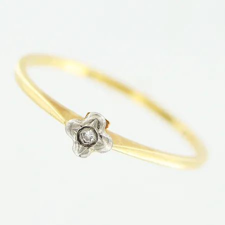 Ring, diamant ca 0,01ct, stl 17¼, bredd 1-4mm, 18K Vikt: 1,2 g
