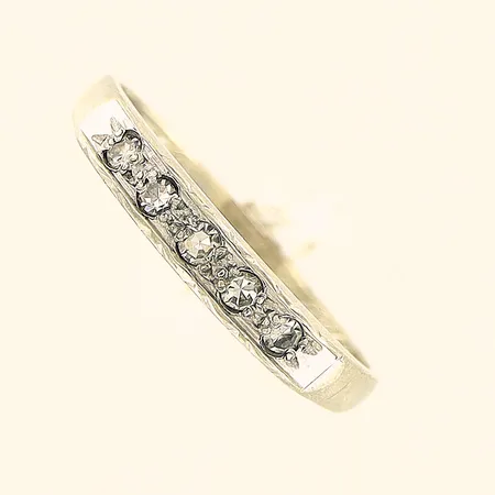 Ring, 8/8 slipade diamanter 5 x ca 0,02ct, stl 16½, gravyr, vitguld, 18K Vikt: 2 g