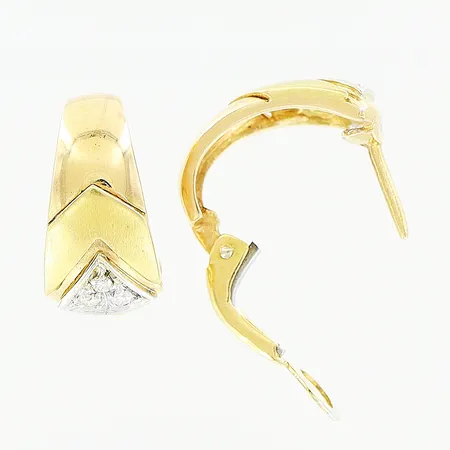 Ett par örhängen, 12,5x7mm, diamanter 6 x ca 0,01ct, briljantslipade, 18K Vikt: 3,5 g