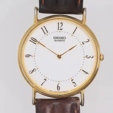 Herrur Seiko Quartz, Ø 33mm, batteri slut, läderband trasigt, repigt glas.  Vikt: 0 g
