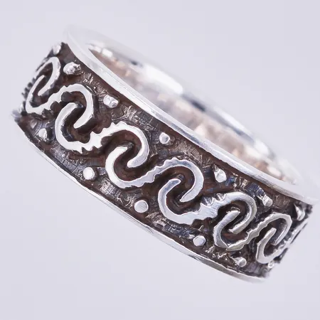 Ring, stl: 17¾, bredd: 7mm, 925/1000, silver Vikt: 7,5 g