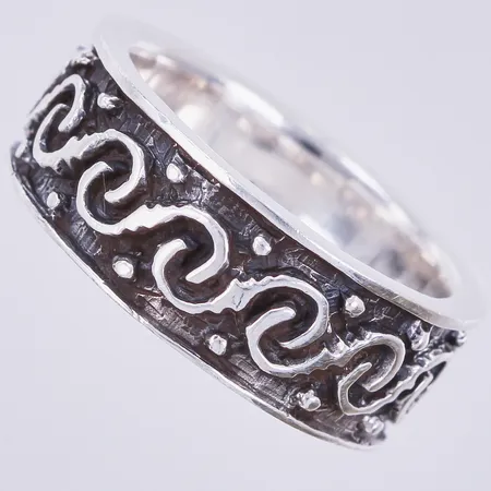 Ring, stl: 17¼, bredd: ca 7mm, 925/1000, silver Vikt: 7,3 g